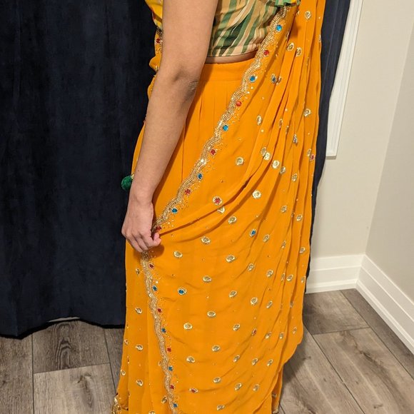 Elegant Festive piece with handiwork on entire border - Picture 2 of 2